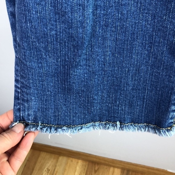 TORRID Cropped Botfriend Mid Rise Blue Denim Stretch Size 26 Straight Leg Jeans - Picture 15 of 16